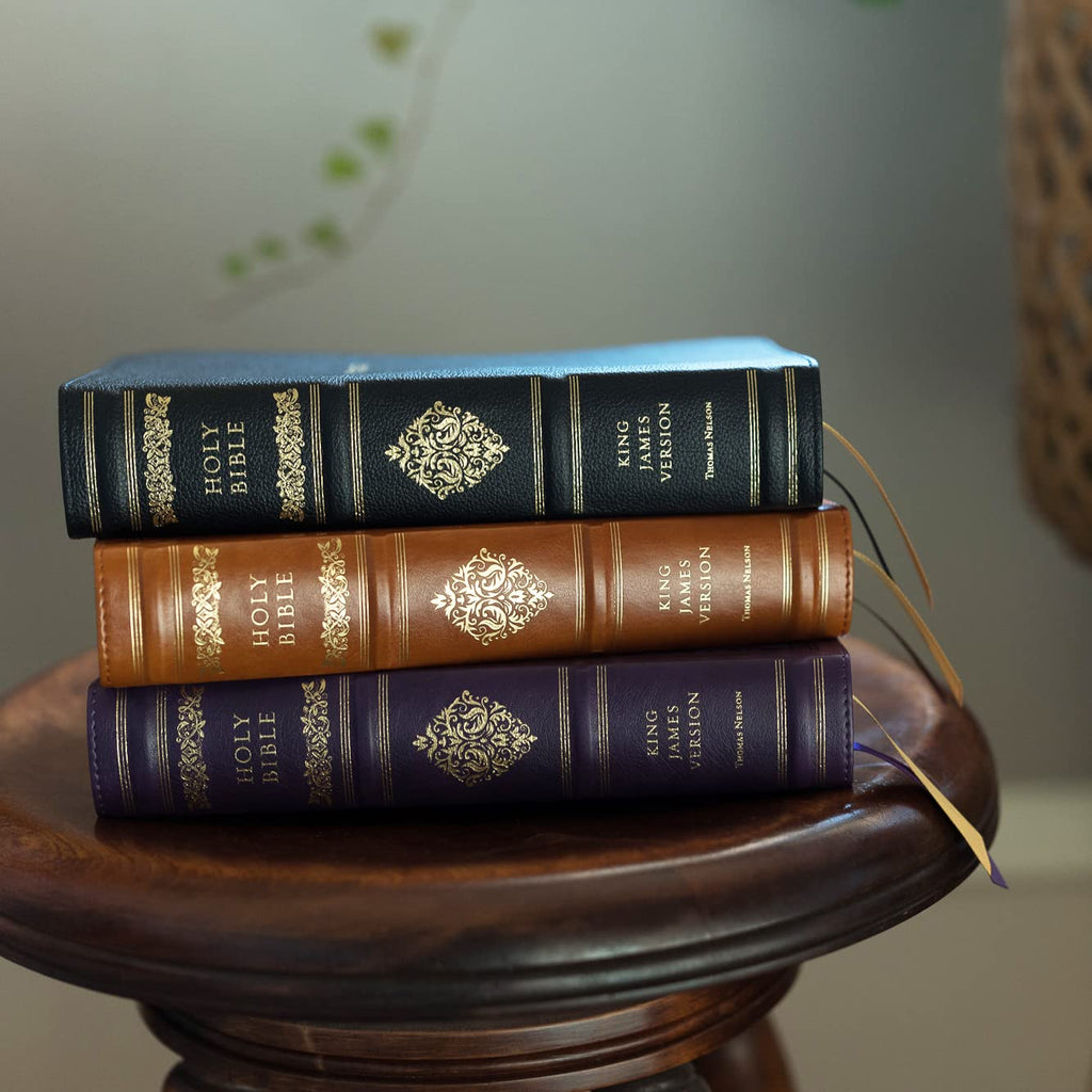 KJV, Personal Size Reference Bible, Genuine Leather, Black