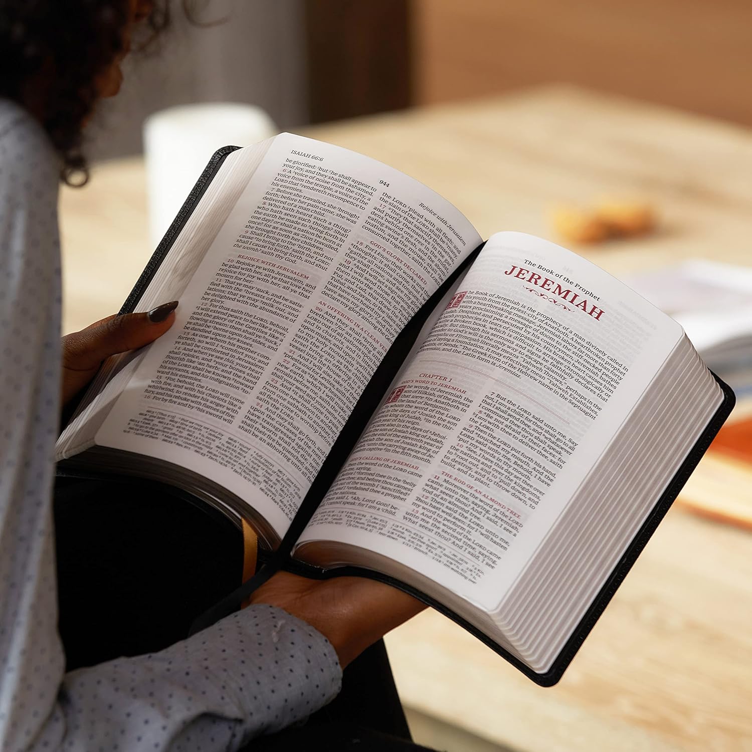KJV, Personal Size Reference Bible, Genuine Leather, Black